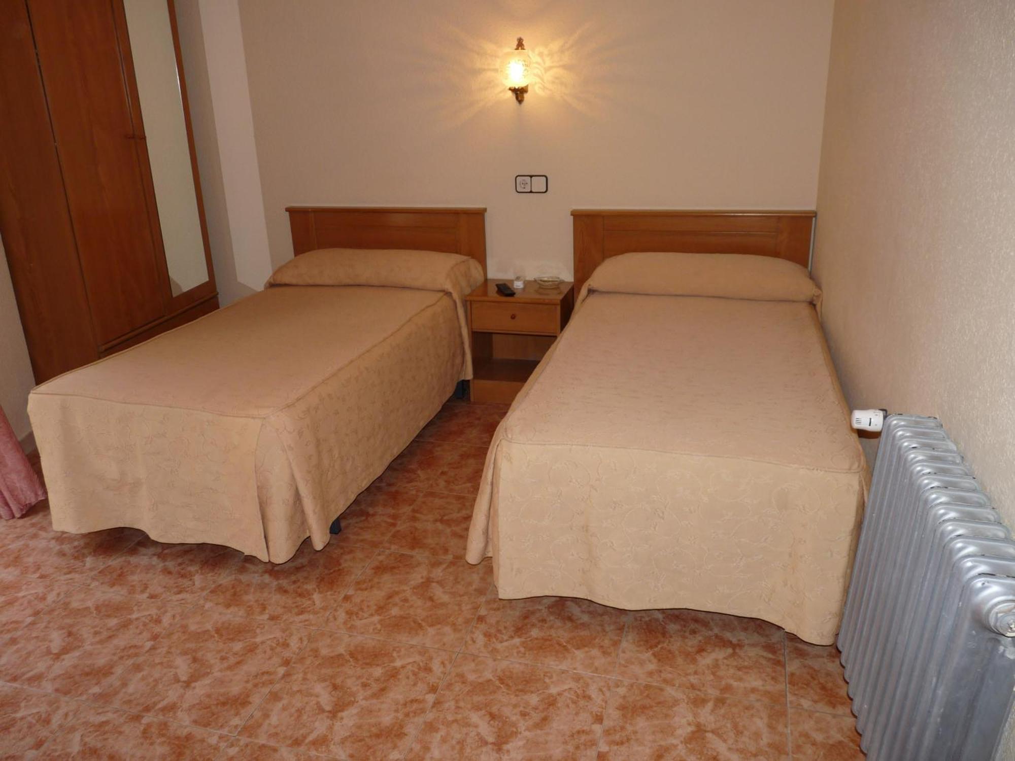 Hostal Fernandez Madrid Exterior foto